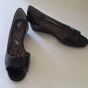 Women's Chinese Laundry Patent Leather Shoes Size 8